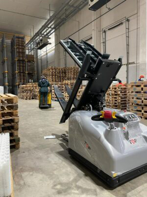 Pallet equipment lift pallet inverter