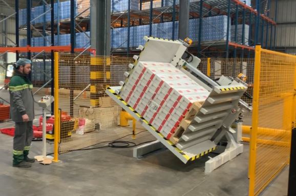 Efficient pallet handling with our pallet turner machine